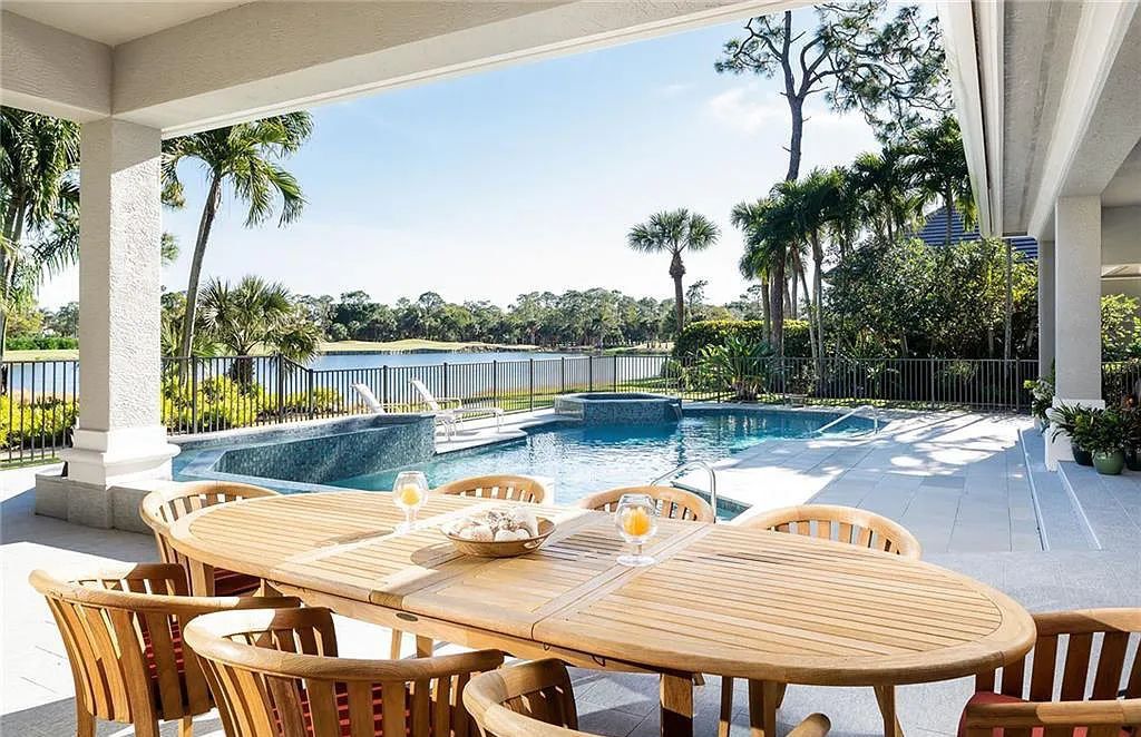 2610 Bulrush Lane, Naples, Florida, is located just minutes from Naples gorgeous beaches and downtown shopping, dining and nightlife.