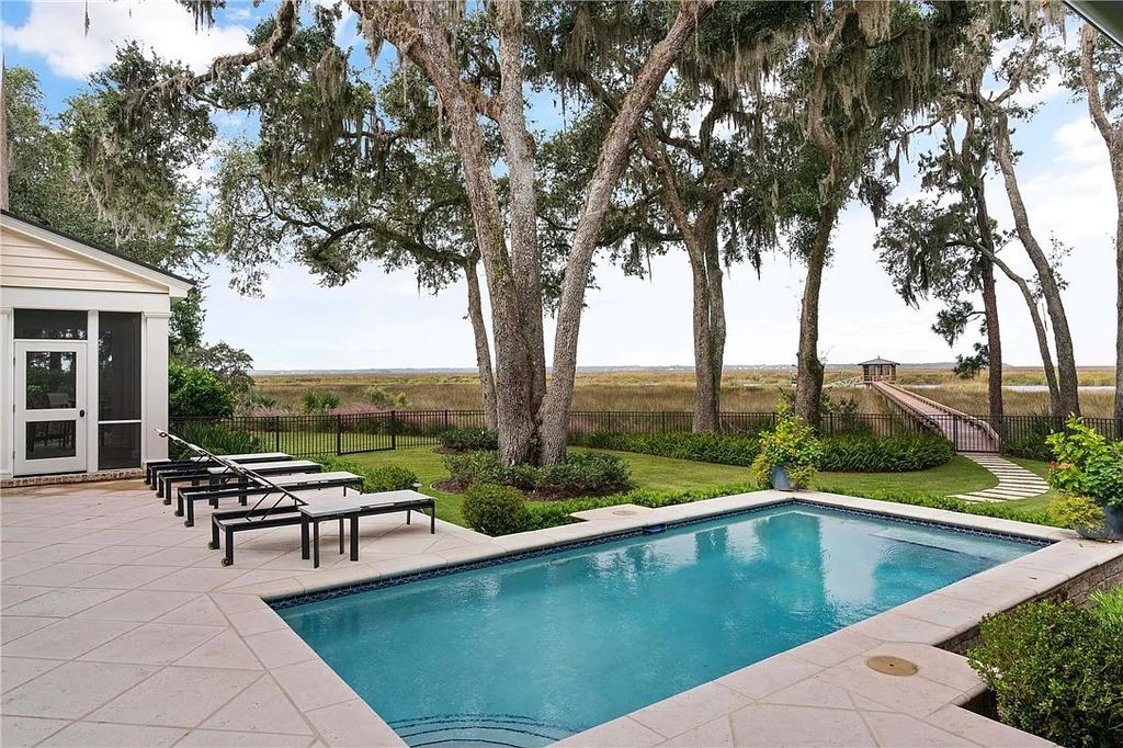 The Estate in Saint Simons Island is a luxurious home perfectly situated with panoramic deep water and marsh views now available for sale. This home located at 420 Pikes Bluff Dr, Saint Simons Island, Georgia; offering 04 bedrooms and 06 bathrooms with 6,052 square feet of living spaces.