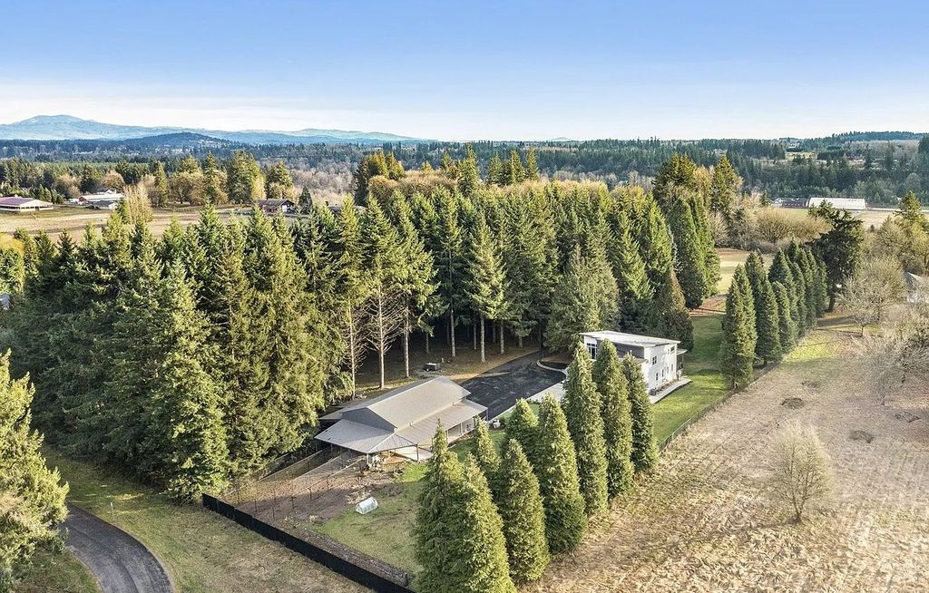 The Estate in Battle Ground is a luxurious home fully fenced, gated and perfect for family and friends now available for sale. This home located at 27014 NE 82nd Ave, Battle Ground, Washington; offering 04 bedrooms and 05 bathrooms with 4,402 square feet of living spaces.