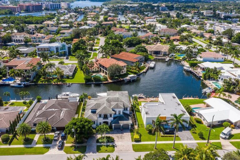 Contemporary Custom Home in The Premier Community of Lake