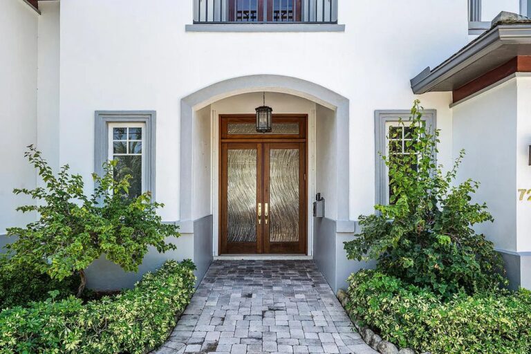 Contemporary Custom Home in The Premier Community of Lake