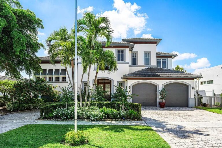 Contemporary Custom Home in The Premier Community of Lake