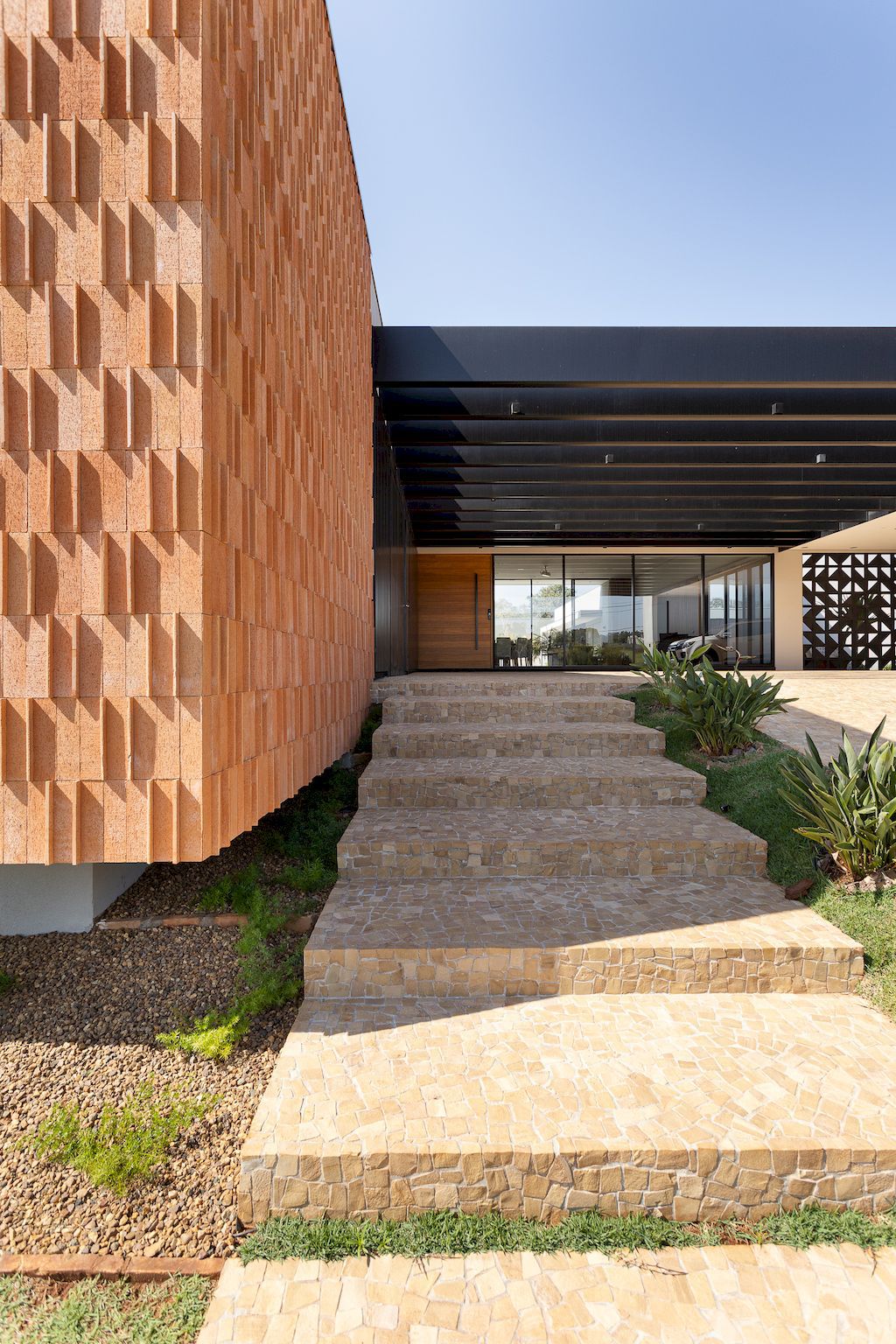 House MYO, with Open Plan by Raul Gobetti Arquiteto e Associados
