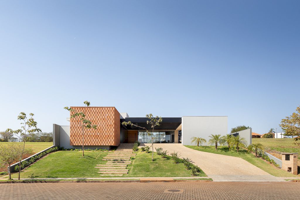 House MYO, with Open Plan by Raul Gobetti Arquiteto e Associados