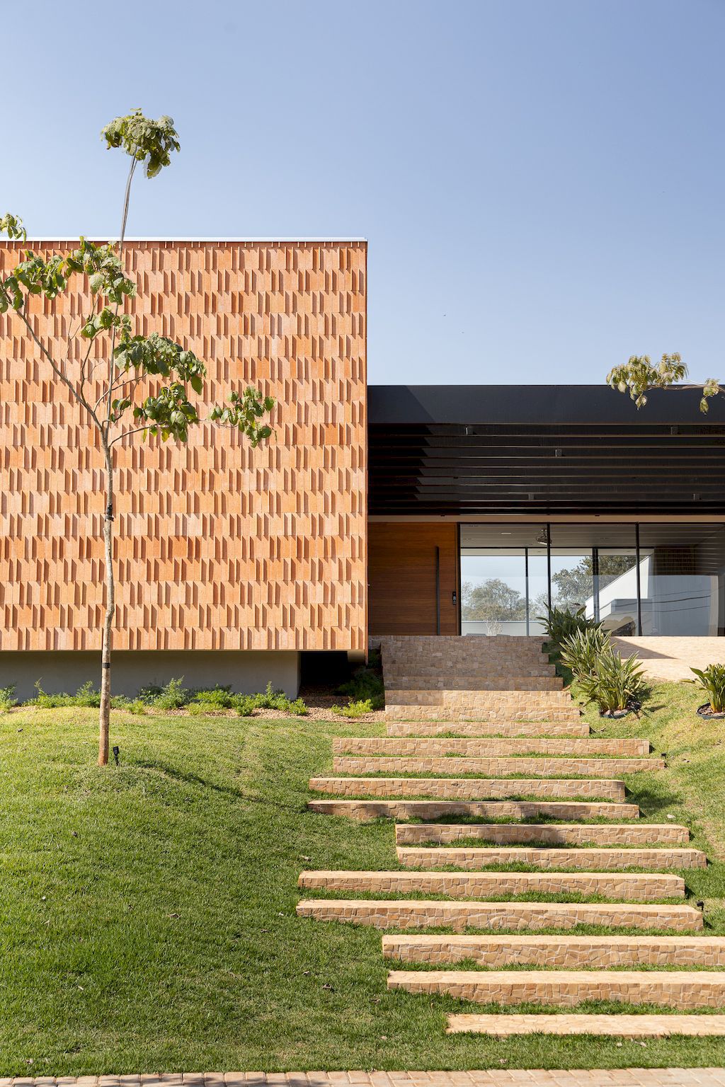 House MYO, with Open Plan by Raul Gobetti Arquiteto e Associados