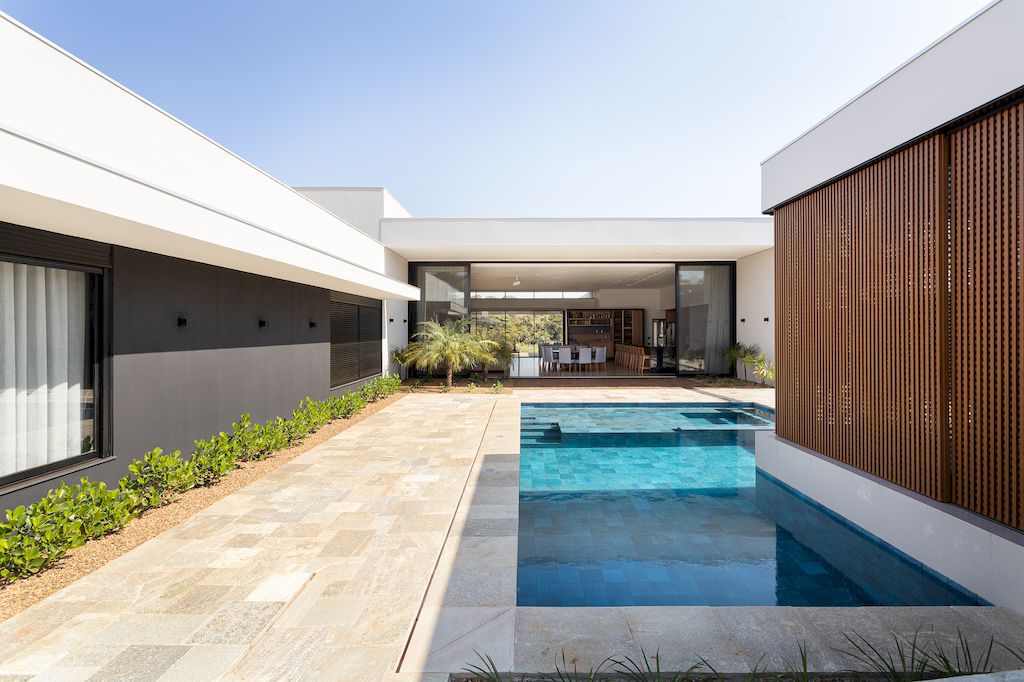 House MYO, with Open Plan by Raul Gobetti Arquiteto e Associados