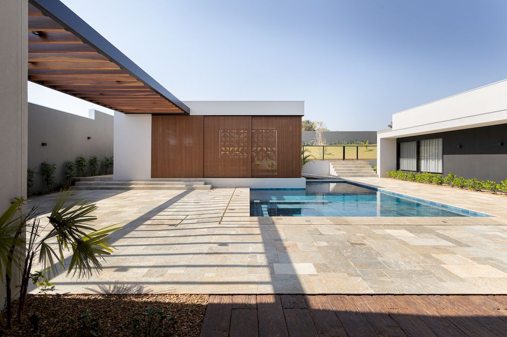 House MYO, with Open Plan by Raul Gobetti Arquiteto e Associados