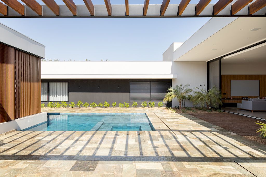 House MYO, with Open Plan by Raul Gobetti Arquiteto e Associados