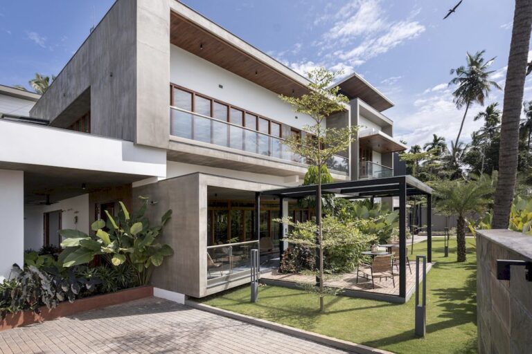 Milash Residence Creates Peaceful Feeling by Nufail Shabana Architects