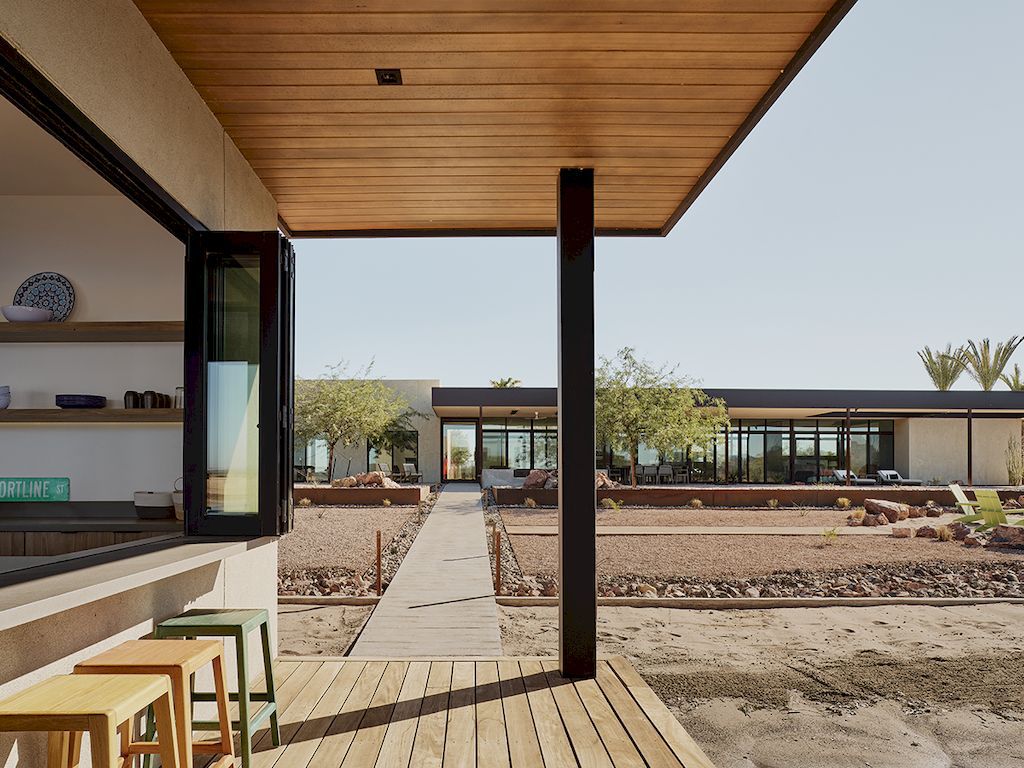 Ski Ranch House Adapts Desert yet Modern in Arizona by The Ranch Mine