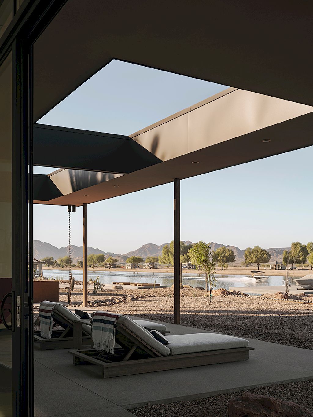 Ski Ranch House Adapts Desert yet Modern in Arizona by The Ranch Mine