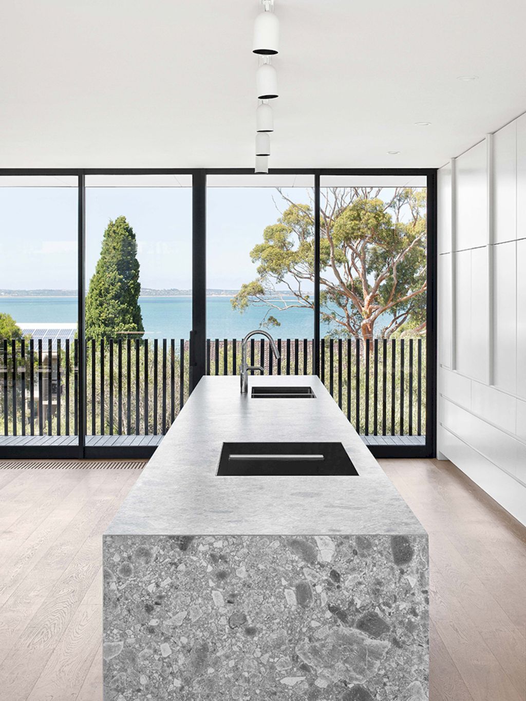 Somers Modular Home, a Beach House in Luxury and Light by Modscape