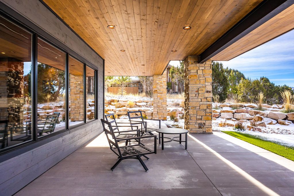 795 N Explorer Peak Drive, Heber City, Utah is a mountain contemporary home situated atop one of the most prominent ridgelines in Red Ledges, there are 2 large open living areas perfect for entertaining that includes a lower-level custom kitchen and theatre.