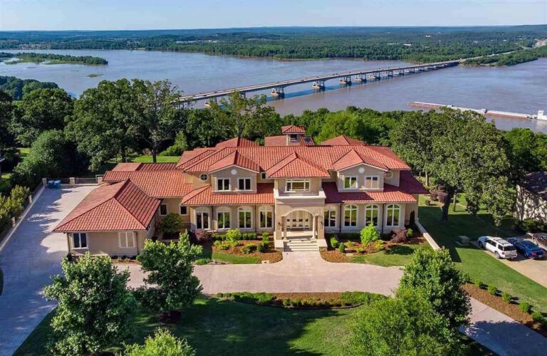 Spectacular Home for The Ultimate in Family Living and Entertaining in Little Rock, Arkansas for Sale at $2.85 Million