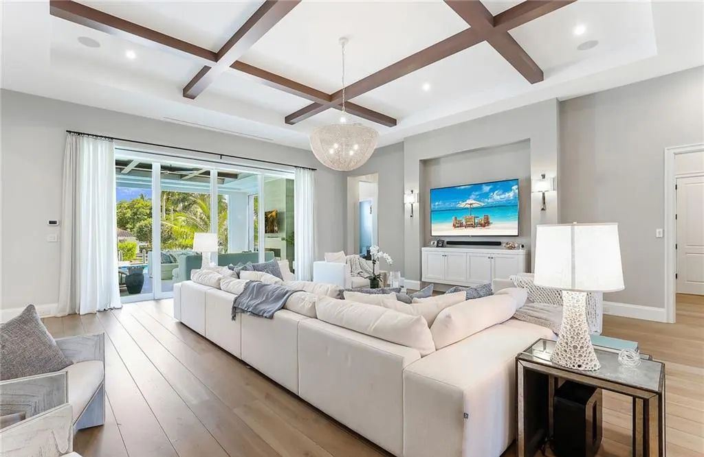 450 14th Ave South, Naples, Florida is a showcase of timeless sophistication with an Olde Florida twist and designer touches throughout near with superb dining and shopping options and a stone’s throw from the powder-soft sandy beach and tranquil Gulf waters.