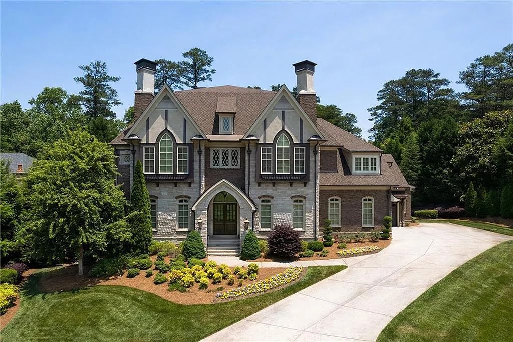 The Estate in Sandy Springs is a luxurious home having a great open floor plan layout of space now available for sale. This home located at 195 Saint Nicholas Cir, Sandy Springs, Georgia; offering 06 bedrooms and 08 bathrooms with 7,799 square feet of living spaces. 