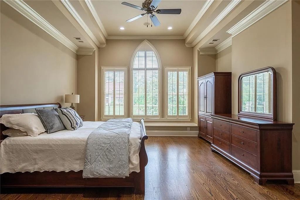 The Estate in Sandy Springs is a luxurious home having a great open floor plan layout of space now available for sale. This home located at 195 Saint Nicholas Cir, Sandy Springs, Georgia; offering 06 bedrooms and 08 bathrooms with 7,799 square feet of living spaces. 