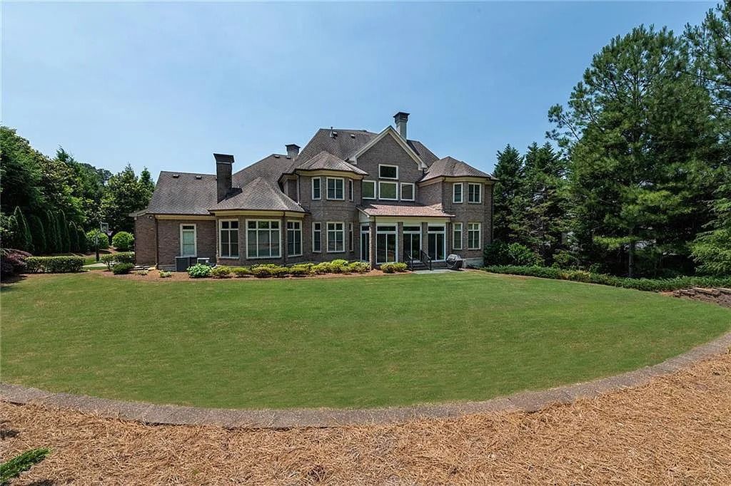 The Estate in Sandy Springs is a luxurious home having a great open floor plan layout of space now available for sale. This home located at 195 Saint Nicholas Cir, Sandy Springs, Georgia; offering 06 bedrooms and 08 bathrooms with 7,799 square feet of living spaces. 