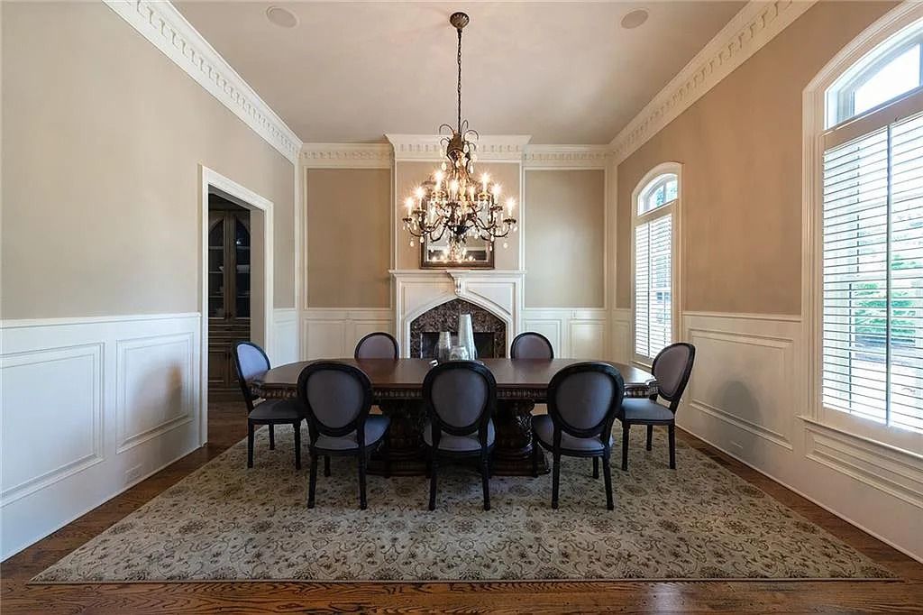 The Estate in Sandy Springs is a luxurious home having a great open floor plan layout of space now available for sale. This home located at 195 Saint Nicholas Cir, Sandy Springs, Georgia; offering 06 bedrooms and 08 bathrooms with 7,799 square feet of living spaces. 