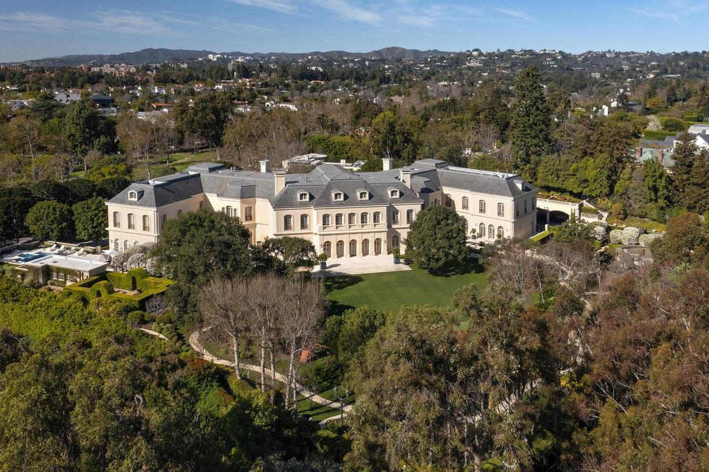 594 S Mapleton Drive, Los Angeles, California is a showplace of the highest caliber majestically sited on 4.68 acres in the heart of Holmby Hills, is undoubtedly one of the finest estates in Los Angeles and the World.