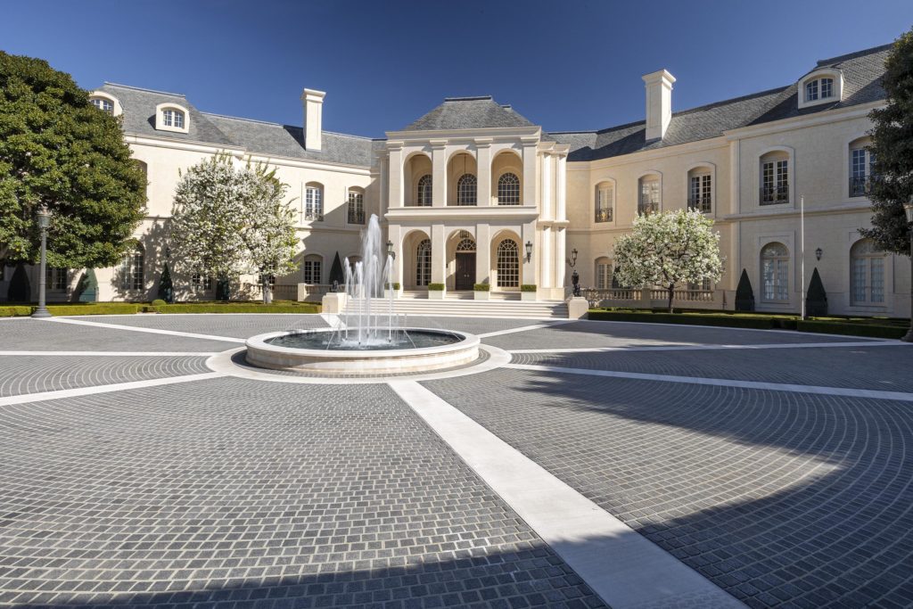 594 S Mapleton Drive, Los Angeles, California is a showplace of the highest caliber majestically sited on 4.68 acres in the heart of Holmby Hills, is undoubtedly one of the finest estates in Los Angeles and the World.