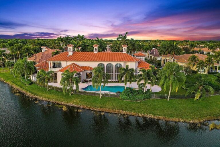 The Magnificent Estate with 247 Feet of Water and Golf Frontage in West Palm Beach, Florida Hits the Market for $6.2 Million