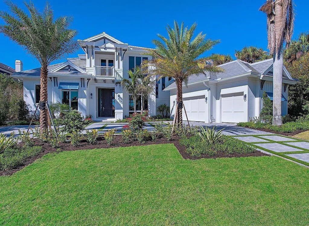 3139 Leeward Lane, Naples, Florida, is appointed by Calusa Bay Design with spectacular, wide-water, western views.