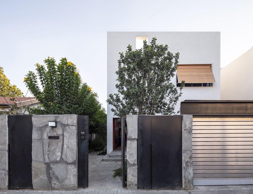 The White Box House, Closely Linked to Nature by Yaniv Pardo Architects