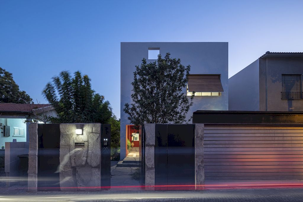 The White Box House, Closely Linked to Nature by Yaniv Pardo Architects