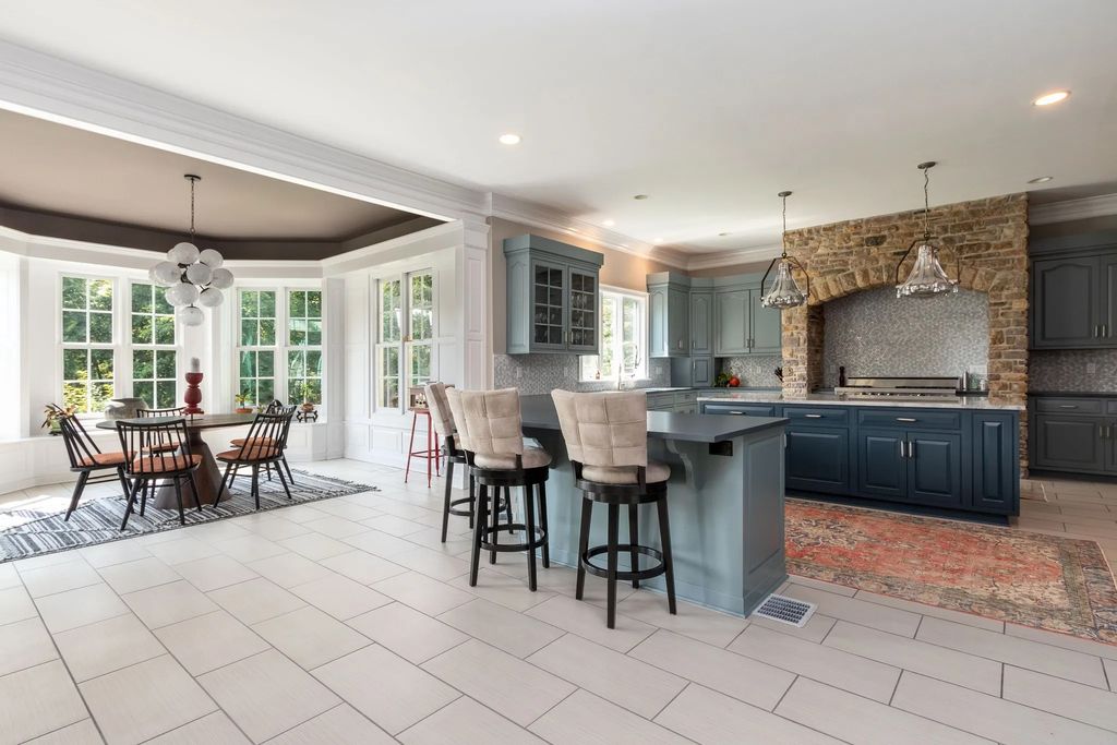 The Estate in New Hope is a luxurious home beautiful totally updated with impressive features now available for sale. This home located at 3 Great Hills Rd, New Hope, Pennsylvania; offering 06 bedrooms and 07 bathrooms with 6,364 square feet of living spaces. 