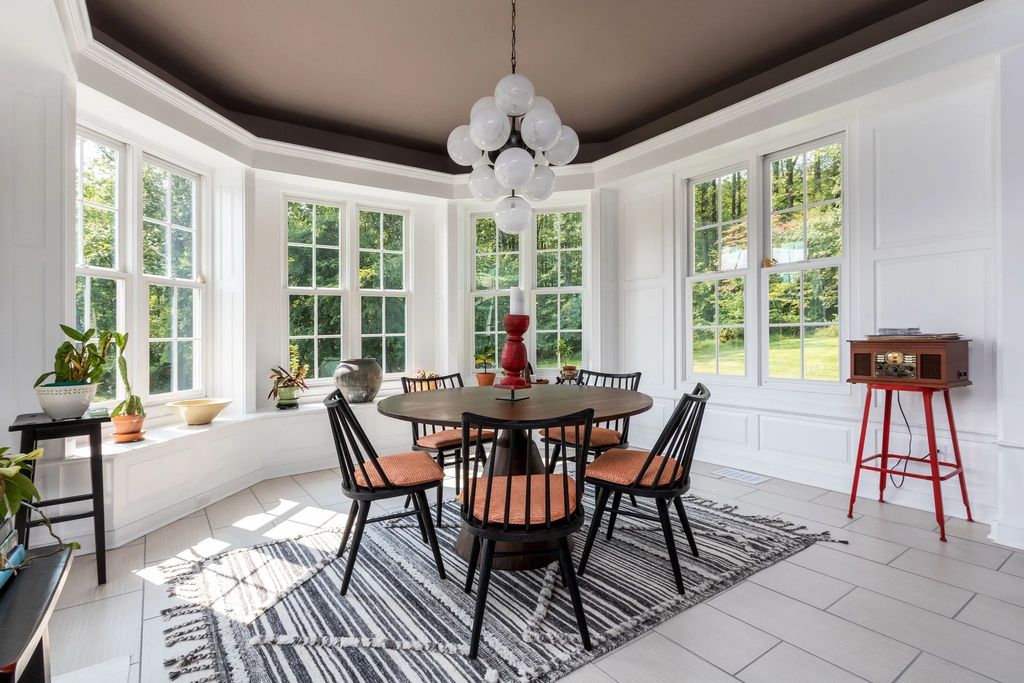 The Estate in New Hope is a luxurious home beautiful totally updated with impressive features now available for sale. This home located at 3 Great Hills Rd, New Hope, Pennsylvania; offering 06 bedrooms and 07 bathrooms with 6,364 square feet of living spaces. 