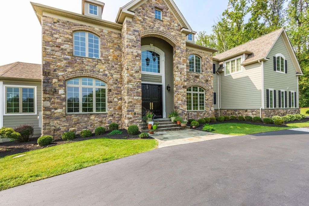 The Estate in New Hope is a luxurious home beautiful totally updated with impressive features now available for sale. This home located at 3 Great Hills Rd, New Hope, Pennsylvania; offering 06 bedrooms and 07 bathrooms with 6,364 square feet of living spaces. 