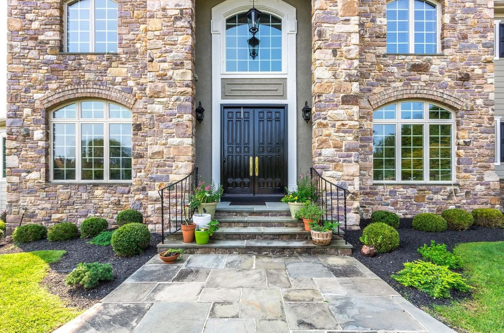 The Estate in New Hope is a luxurious home beautiful totally updated with impressive features now available for sale. This home located at 3 Great Hills Rd, New Hope, Pennsylvania; offering 06 bedrooms and 07 bathrooms with 6,364 square feet of living spaces. 