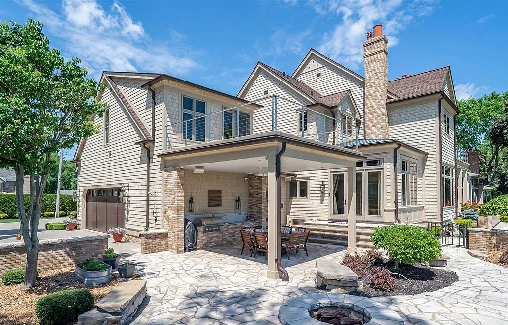 The Estate in Port Huron is a luxurious home filled with spacious natural light now available for sale. This home located at 3201 Conger St, Port Huron, Michigan; offering 04 bedrooms and 08 bathrooms with 5,294 square feet of living spaces. 