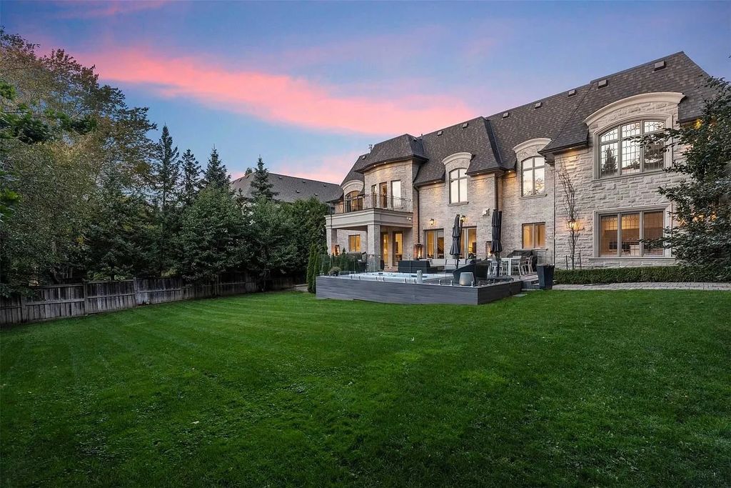 The Estate in Ontario is a luxurious home built with quality workmanship and superior materials now available for sale. This home located at 86 Thornridge Dr, Vaughan, Ontario, Canada; offering 06 bedrooms and 09 bathrooms with 9,000 square feet of land. 