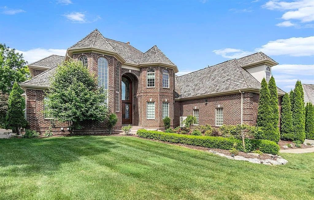 The Home in Fenton is a luxurious home with all the amenities for your elegant lifestyle, now available for sale. This home located at 75 Chateaux Du Lac, Fenton, Michigan