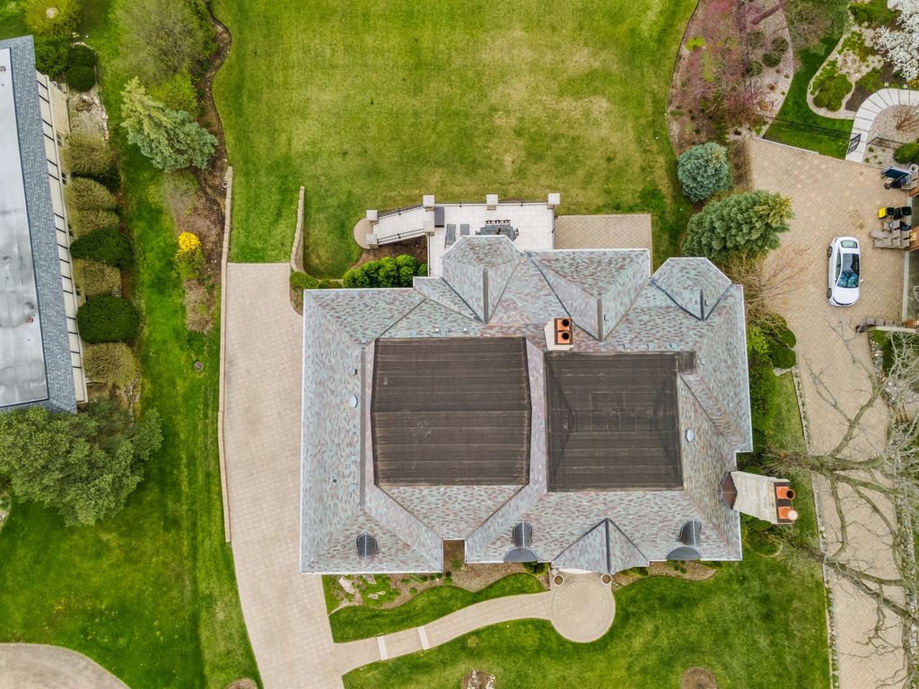 The Estate in Oak Brook is a luxurious home evoking elegance and craftmanship now available for sale. This home located at 6 Lochinvar Ln, Oak Brook, Illinois; offering 06 bedrooms and 08 bathrooms with 11,000 square feet of living spaces.