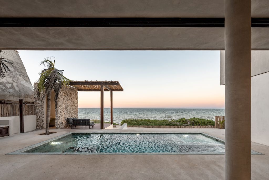 Tunich House, a Stunning Beach House Offers Relaxing Feeling by Ápiron