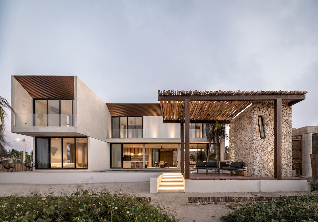 Tunich House, a Stunning Beach House Offers Relaxing Feeling by Ápiron