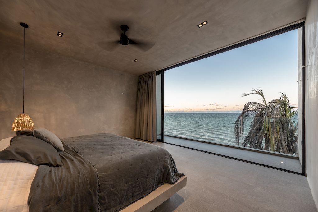 Tunich House, a Stunning Beach House Offers Relaxing Feeling by Ápiron