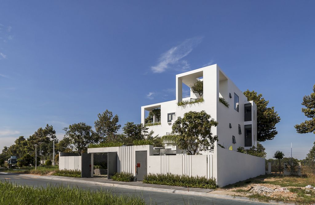 Villa Connect, nice L-shape with nature connection by Story Architecture