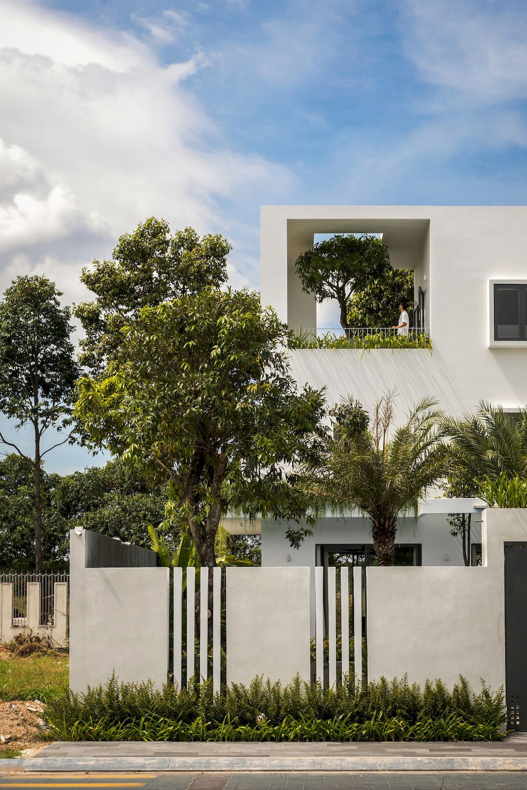 Villa Connect, nice L-shape with nature connection by Story Architecture