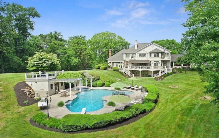Serene Riverfront Estate with Guest House and Breathtaking Views in Columbia, Pennsylvania