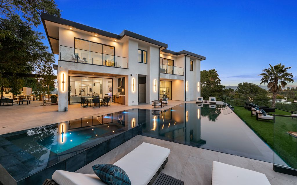 16430 Westfall Place is a truly extraordinary property that offers the best of both worlds - a serene hilltop environment with breathtaking natural beauty, and the luxuries of modern living. If you're looking for the ultimate L.A. lifestyle