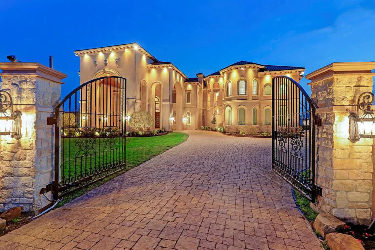 Luxury And Palatial Home in Richmond Texas With A Blend Of Cozy Indoor And Outdoor Living Spaces Hits The Market For $5.75 Million