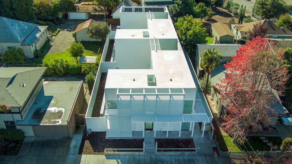 212 Tucker House in California by Stanley Saitowitz Natoma Architects
