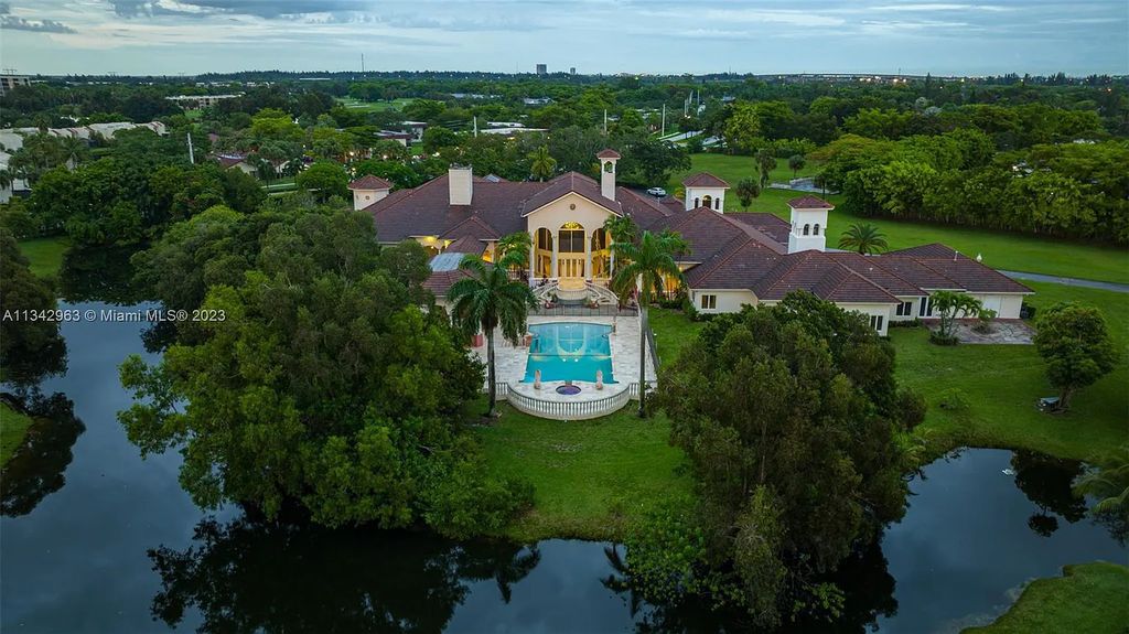 16260 Saddle Club Road, Fort Lauderdale, Florida, is one of the most incomparable grand estates that you are unlikely to see every day. It greets you with tons of natural light throughout and beautiful marble and wood floors.