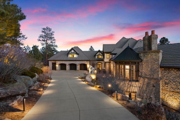 A Magnificent Residence in Castle Rock, Colorado with Nearly 9,000 SF of Dreamy Impeccable Living Spaces