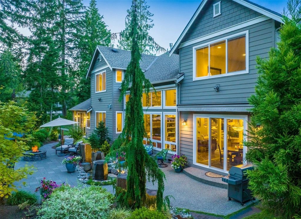 The Home in Redmond is a luxurious home with gracious room sizes and cozy spaces, now available for sale. This home located at 9215 255th Avenue NE, Redmond, Washington