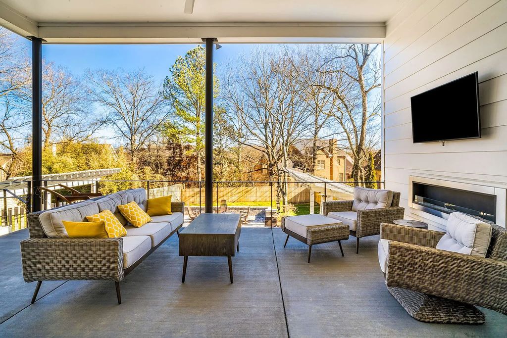 The Estate in Nashville is a luxurious home having all amenities and more, especially a newly built amazing outdoor living space with bar/dining area now available for sale. This home located at 4506B Belmont Park Ter, Nashville, Tennessee; offering 05 bedrooms and 04 bathrooms with 4,074 square feet of living spaces.